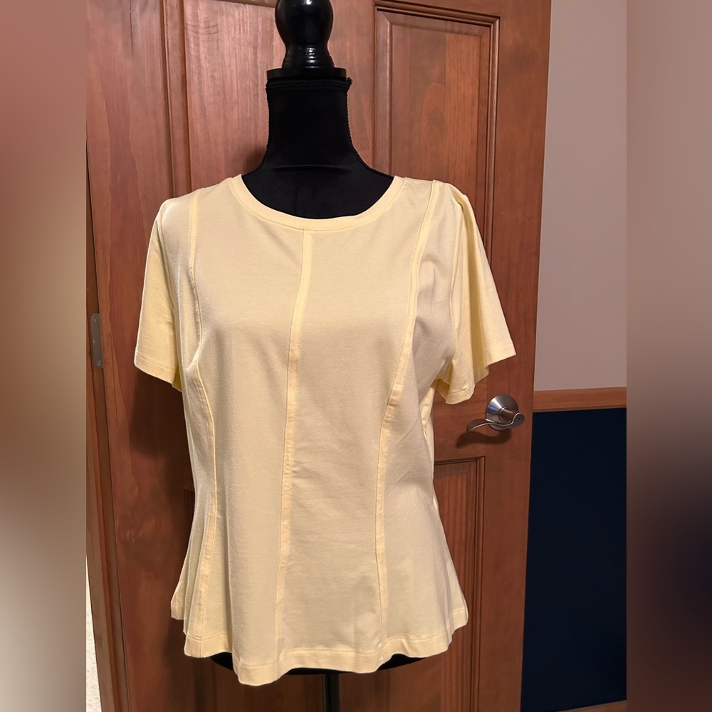 NWOT White House Black Market Soft Yellow Short Sleeve PoplinTop